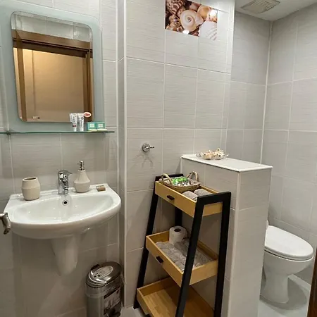 Cozy Brand New With Air Conditioner And Garden View *